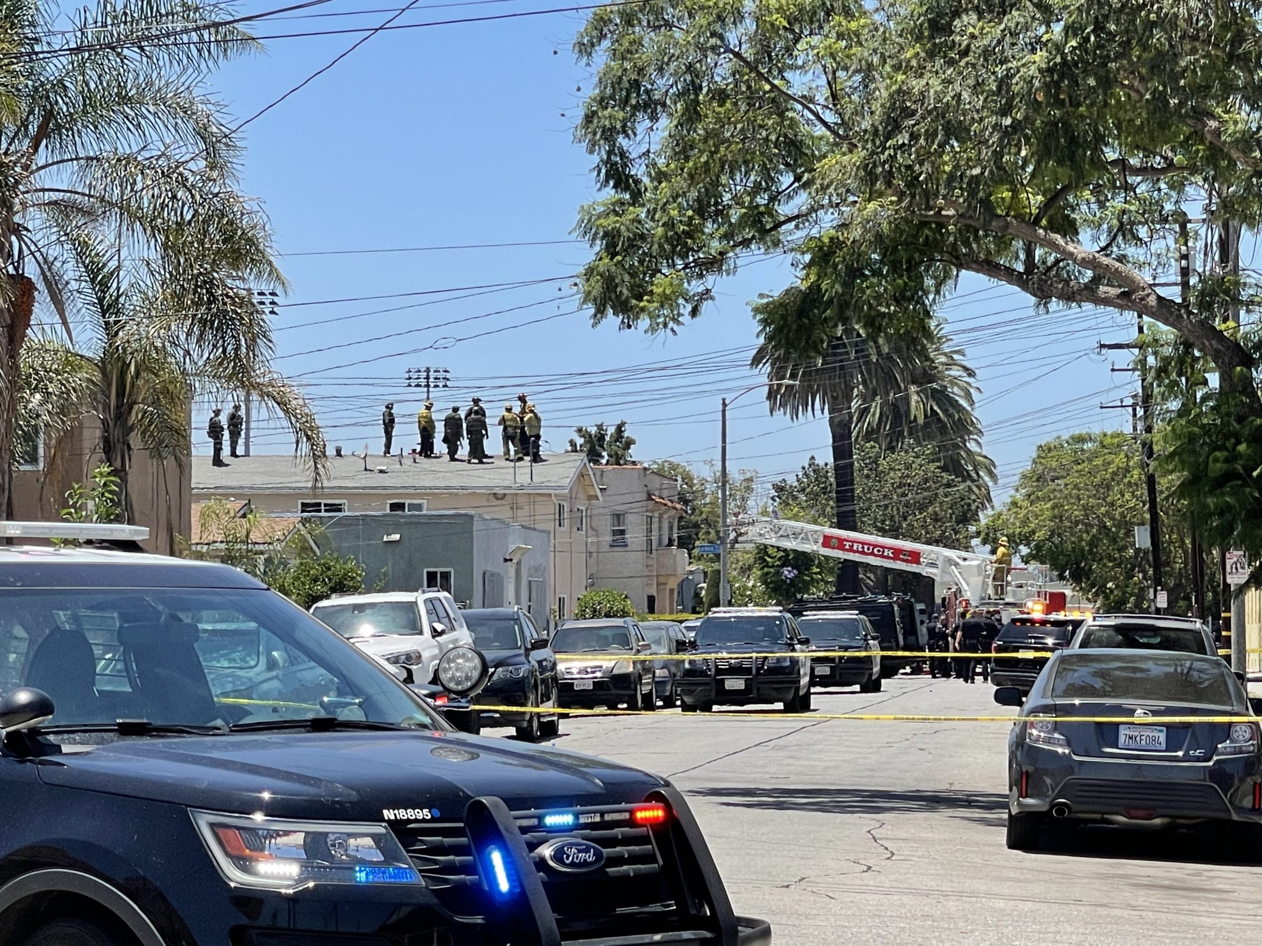 One Dead After Carjacking Swat Standoff And Police Shooting Long Beach Local News 4573